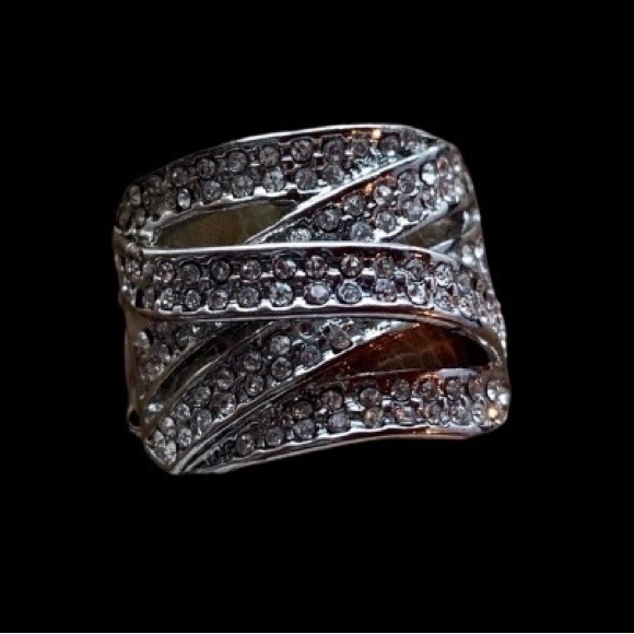Sparkling Paved Crystal Rhinestone stretch Band Cocktail Ring Costume Jewelry - Picture 3 of 8